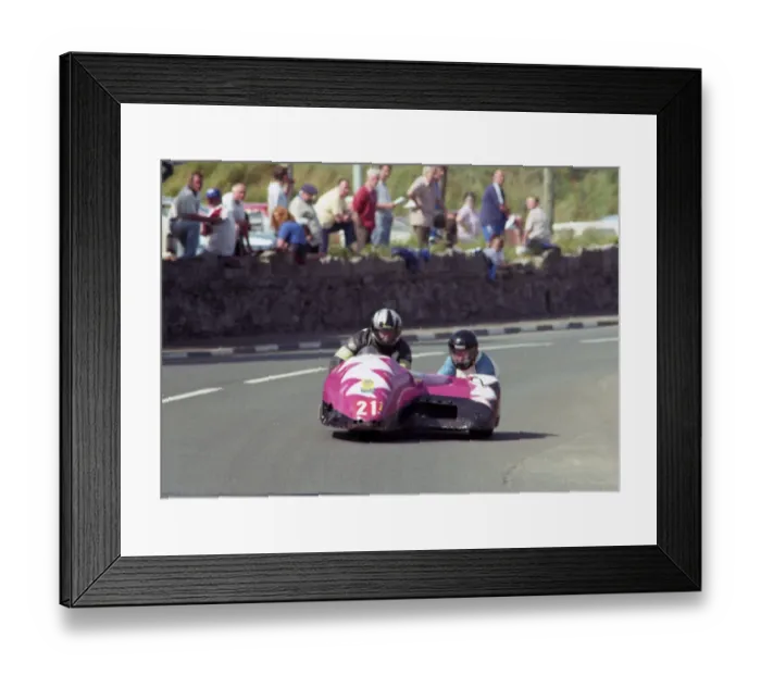 Framed Print : Billy Quayle & Gareth Lacey (Yamaha) 1998 Southern 100 Framed Print : Billy Quayle & Gareth Lacey (Yamaha) 1998 Southern 100