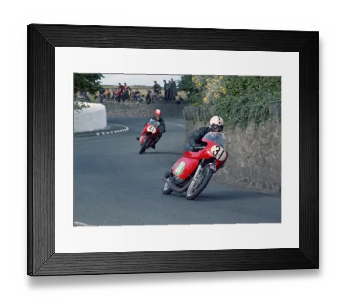 Framed Print : A R Wade (Bultaco) and Terry Kermode (Aermacchi) 1969 Southern 100 Framed Print : A R Wade (Bultaco) and Terry Kermode (Aermacchi) 1969 Southern 100