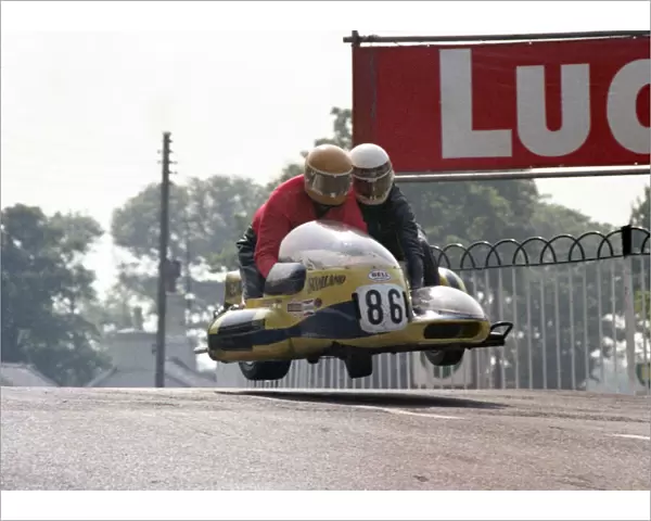 Ian Dickie & Mose Hutchinson (Barton Suzuki) 1978 Sidecar TT