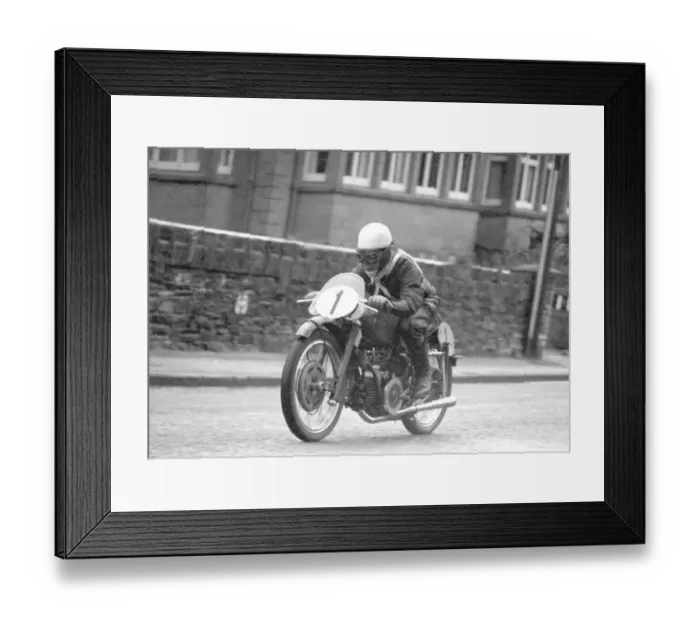 Framed Print : Bill Maddrick (Guzzi) 1955 Lightweight TT Framed Print : Bill Maddrick (Guzzi) 1955 Lightweight TT