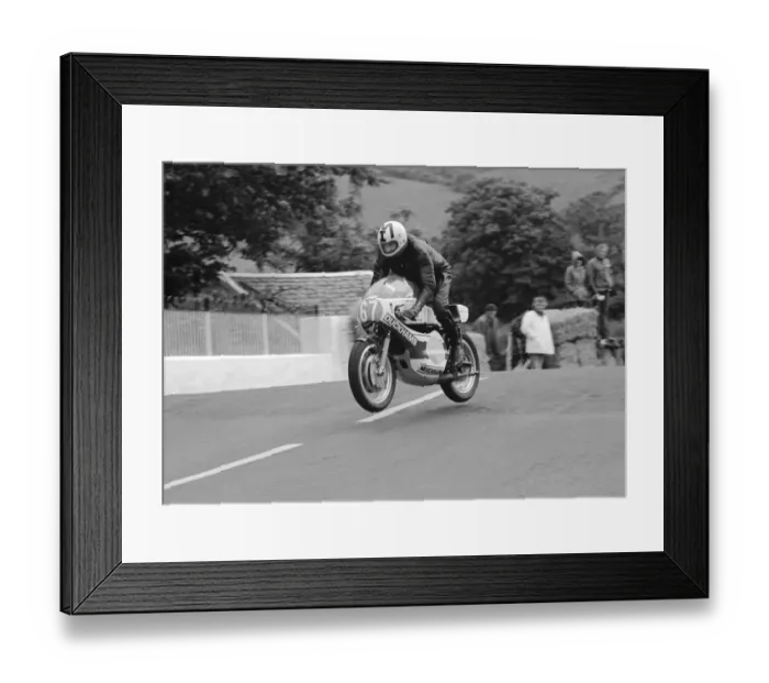 Framed Print : Ian Macintosh (Yamaha) 1977 Jubilee TT Framed Print : Ian Macintosh (Yamaha) 1977 Jubilee TT