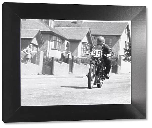 Bill Maddrick (Velocette) 1950 Junior TT