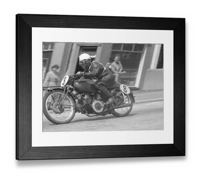 Framed Print : Bill Maddrick (Guzzi) 1954 Lightweight TT Framed Print : Bill Maddrick (Guzzi) 1954 Lightweight TT