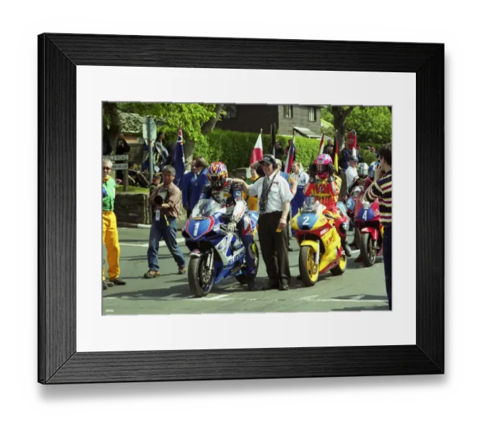 Framed Print : David Jefferies (TAS Suzuki) and Jim Moodie (V&M Yamaha) 2002 Junior 600 TT Framed Print : David Jefferies (TAS Suzuki) and Jim Moodie (V&M Yamaha) 2002 Junior 600 TT