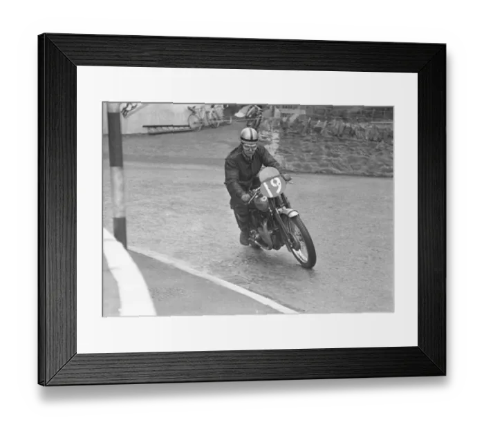 Framed Print : Doug Marshall (Triumph) 1949 Senior Clubman TT Framed Print : Doug Marshall (Triumph) 1949 Senior Clubman TT