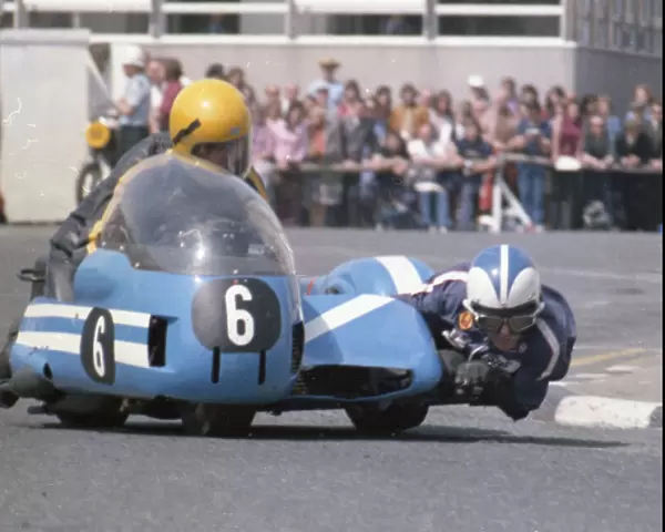 Derek Plummer & Mick Neal (Konig) 1976 Sidecar 500 TT
