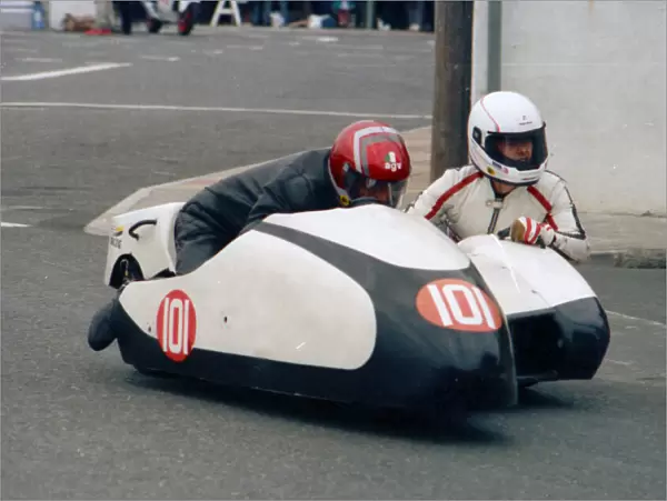 Denis Matthewman & David Snape (Jacobs 350) 1988 Sidecar TT