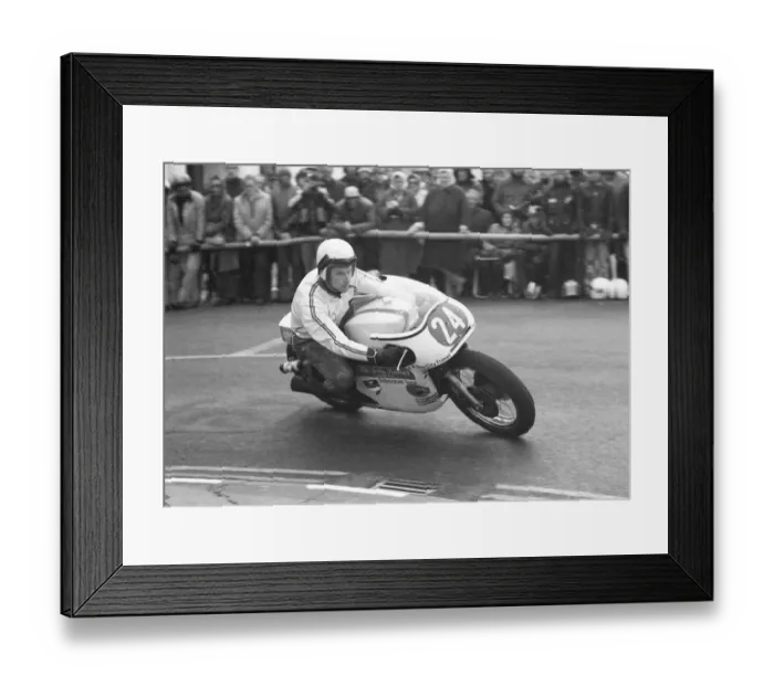 Framed Print : Sam McClements (Triumph) 1977 Formula One TT Framed Print : Sam McClements (Triumph) 1977 Formula One TT
