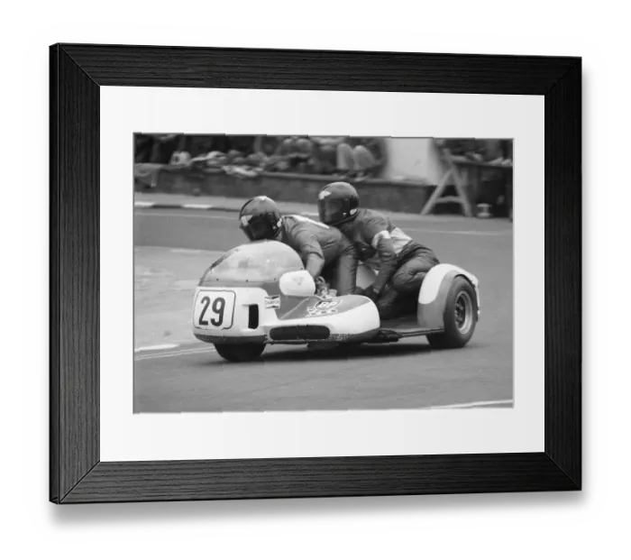 Framed Print : Alan May & Mick Gray (Yamaha) 1977 Sidecar TT Framed Print : Alan May & Mick Gray (Yamaha) 1977 Sidecar TT