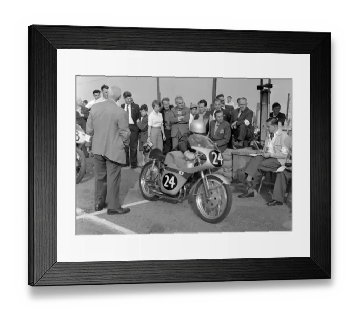 Framed Print : Toshio Matsumoto (Suzuki) 1960 Ultra Lightweight TT