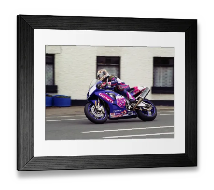Framed Print : John McGuinness (Honda) 2000 Formula One TT Framed Print : John McGuinness (Honda) 2000 Formula One TT