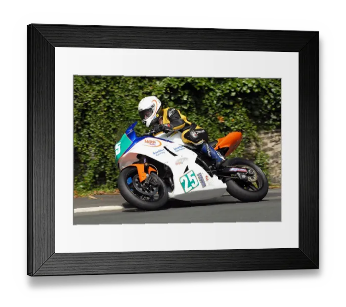 Framed Print : Wayne Kirwan (Suzuki) 2010 Ultra Lightweight Manx Grand Prix Framed Print : Wayne Kirwan (Suzuki) 2010 Ultra Lightweight Manx Grand Prix
