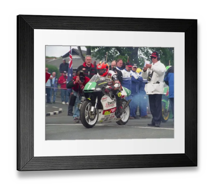 Framed Print : Denis McCullough (Lunney Honda) 2000 Lightweight TT Framed Print : Denis McCullough (Lunney Honda) 2000 Lightweight TT