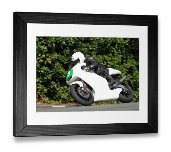 Framed Print : Tom Snow (Honda) 2010 Lightweight Manx Grand Prix Framed Print : Tom Snow (Honda) 2010 Lightweight Manx Grand Prix