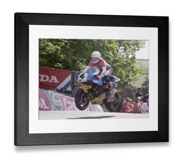 Framed Print : Jason McEwen (Britten) 1994 Senior TT practice Framed Print : Jason McEwen (Britten) 1994 Senior TT practice