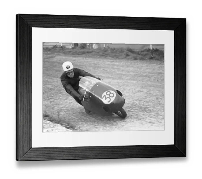 Framed Print : Bob McIntyre (Norton) 1957 Lightweight TT practice Framed Print : Bob McIntyre (Norton) 1957 Lightweight TT practice
