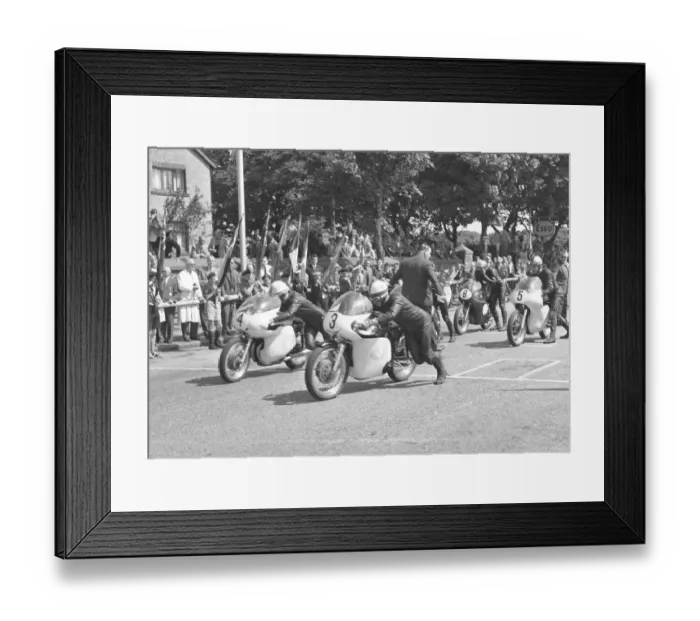Framed Print : Bob McIntyre (Bianchi) and Derek Minter (Norton) 1961 Junior TT Framed Print : Bob McIntyre (Bianchi) and Derek Minter (Norton) 1961 Junior TT