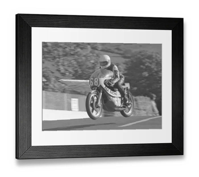 Framed Print : Joey Dunlop (Rea Yamsel) 1976 Lightweight TT Framed Print : Joey Dunlop (Rea Yamsel) 1976 Lightweight TT