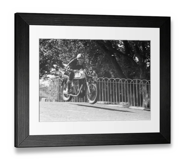 Framed Print : David Antill (Norton) 1951 Senior Manx Grand Prix Framed Print : David Antill (Norton) 1951 Senior Manx Grand Prix