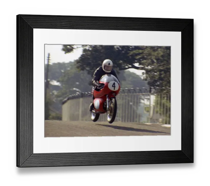 Framed Print : Henry McEwan (Aermacchi) 1971 Junior Manx Grand Prix Framed Print : Henry McEwan (Aermacchi) 1971 Junior Manx Grand Prix