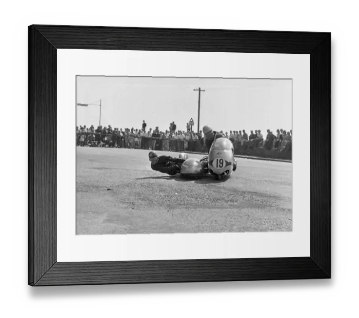 Framed Print : Arsenius Butscher and W Bopp (BMW) 1963 Sidecar TT Framed Print : Arsenius Butscher and W Bopp (BMW) 1963 Sidecar TT