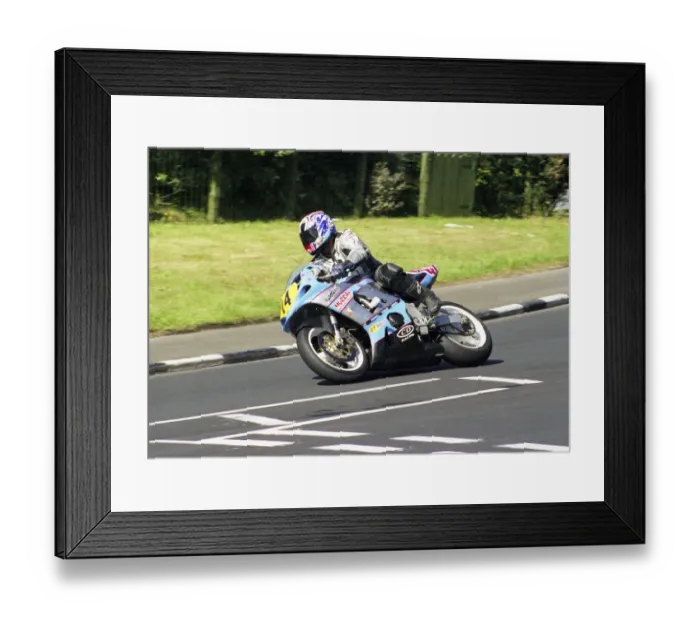 Framed Print : Stephen McIlvenna (Suzuki) 2005 Senior Manx Grand Prix Framed Print : Stephen McIlvenna (Suzuki) 2005 Senior Manx Grand Prix