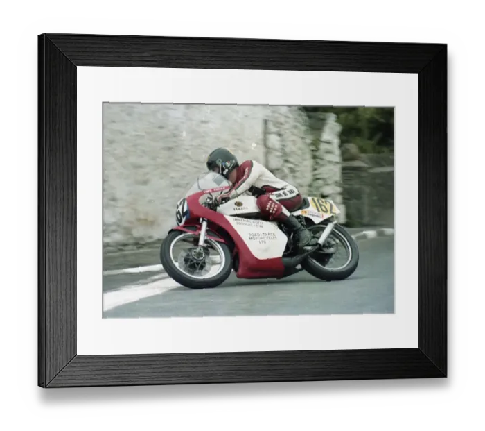 Framed Print : Chris Kneen (Yamaha) 1982 Southern 100 Framed Print : Chris Kneen (Yamaha) 1982 Southern 100