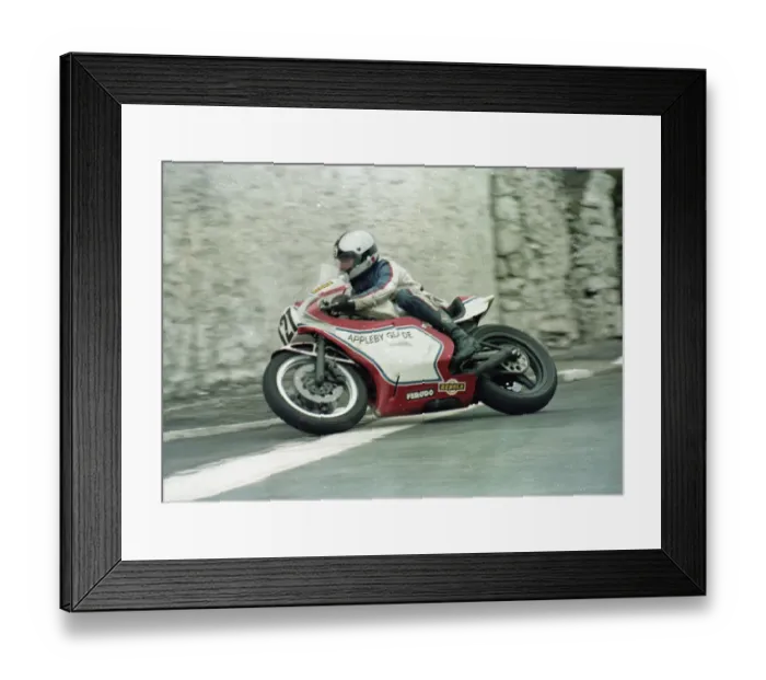 Framed Print : Dave Ashton (Yamaha) 1982 Southern 100 Framed Print : Dave Ashton (Yamaha) 1982 Southern 100