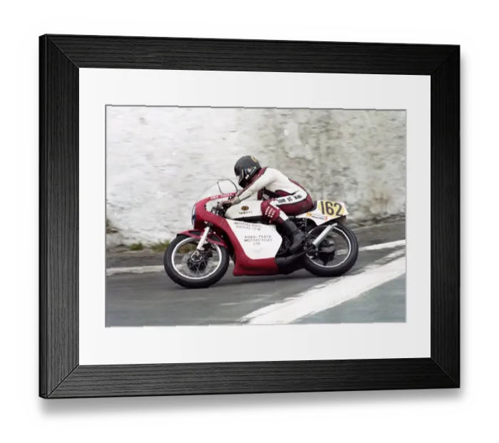 Framed Print : Chris Kneen (Yamaha) 1982 Southern 100 Framed Print : Chris Kneen (Yamaha) 1982 Southern 100