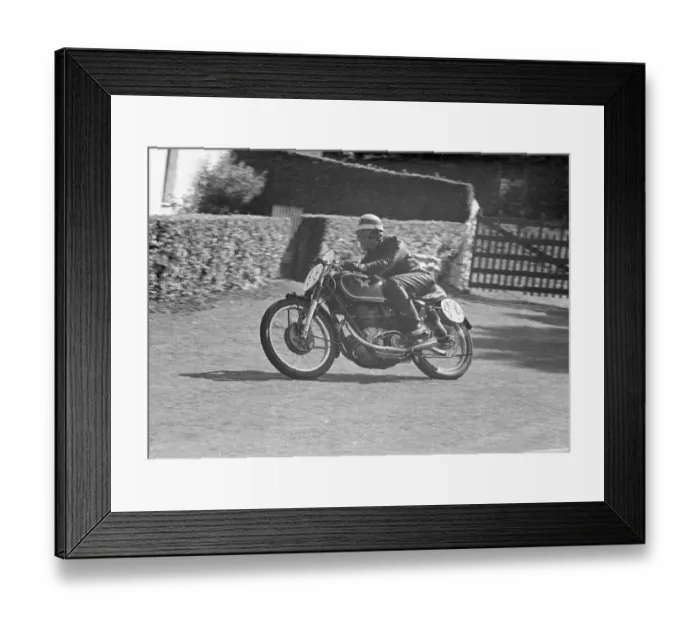 Framed Print : Robin Sherry (Matchless) 1951 Senior Manx Grand Prix Framed Print : Robin Sherry (Matchless) 1951 Senior Manx Grand Prix
