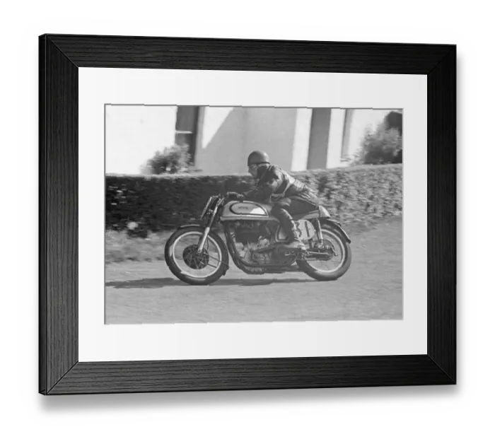 Framed Print : Tony Barham (Norton) 1951 Senior Manx Grand Prix Framed Print : Tony Barham (Norton) 1951 Senior Manx Grand Prix