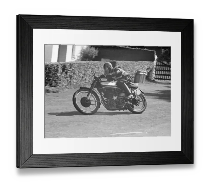 Framed Print : Ron Rudge (Norton) 1951 Senior Manx Grand Prix Framed Print : Ron Rudge (Norton) 1951 Senior Manx Grand Prix