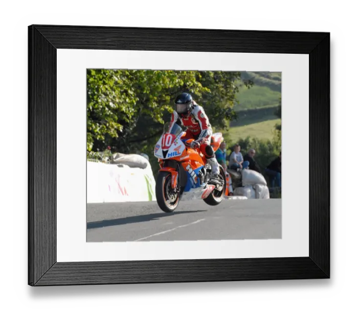 Framed Print : William Davison (Honda) 2011 Newcomers Manx Grand Prix