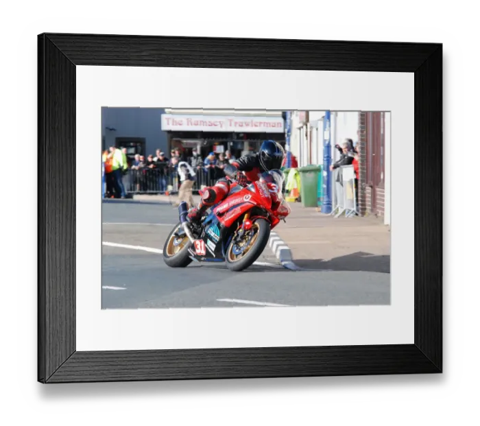 Framed Print : Mike Swanson (Yamaha) 2011 Newcomers Manx Grand Prix Framed Print : Mike Swanson (Yamaha) 2011 Newcomers Manx Grand Prix