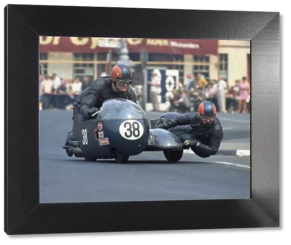 Derek Plummer & Malcolm Brett (Kettle Triumph) 1970 500 Sidecar TT