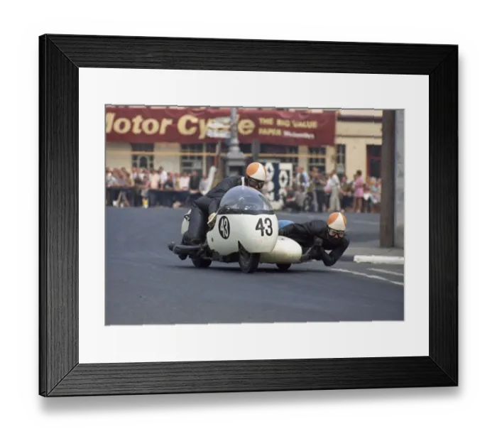 Framed Print : Bran Bardsley & Peter Cropper (Triumph) 1970 500 Sidecar TT Framed Print : Bran Bardsley & Peter Cropper (Triumph) 1970 500 Sidecar TT