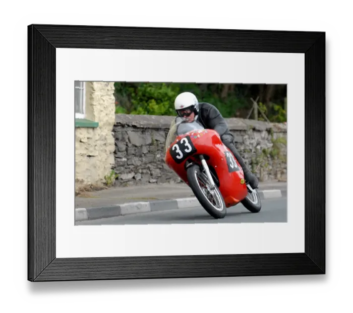 Framed Print : Adam Easton (Norton) 2011 Senior Classic Manx Grand Prix Framed Print : Adam Easton (Norton) 2011 Senior Classic Manx Grand Prix