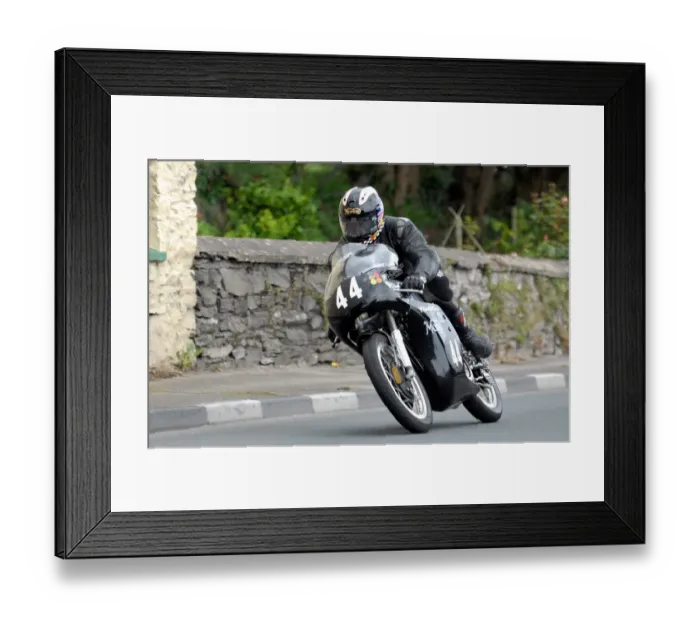 Framed Print : Paul Matravers (Norton) 2011 Senior Classic Manx Grand Prix Framed Print : Paul Matravers (Norton) 2011 Senior Classic Manx Grand Prix