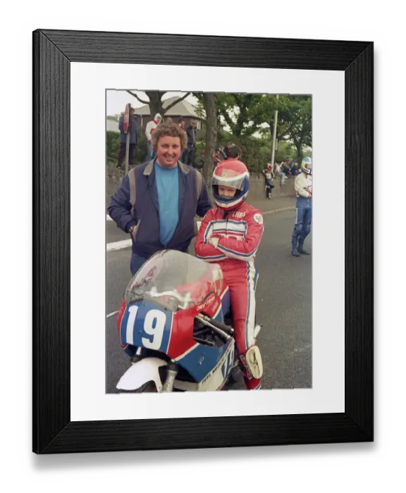 Framed Print : Chris Fargher (Yamaha) 1987 Junior TT Framed Print : Chris Fargher (Yamaha) 1987 Junior TT