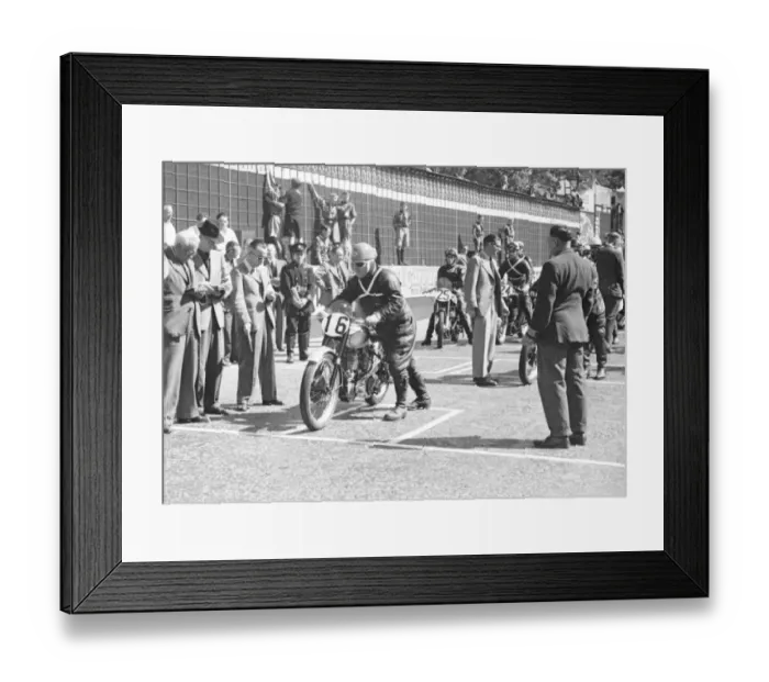 Framed Print : Jack Fletcher (BSA) 1950 Junior TT Framed Print : Jack Fletcher (BSA) 1950 Junior TT