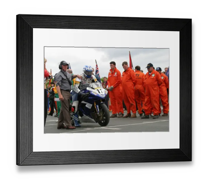Framed Print : Martin Finnegan (Yamaha) 2004 Formula One TT Framed Print : Martin Finnegan (Yamaha) 2004 Formula One TT