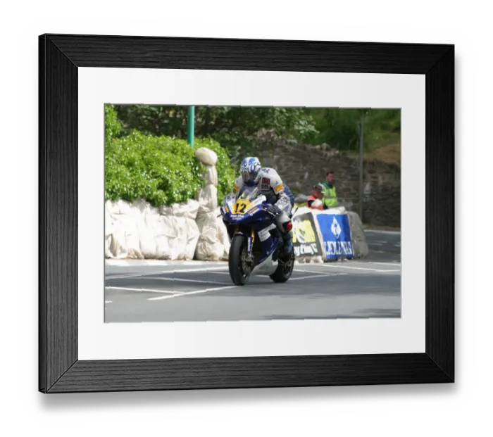 Framed Print : Martin Finnegan (Yamaha) 2004 Senior TT