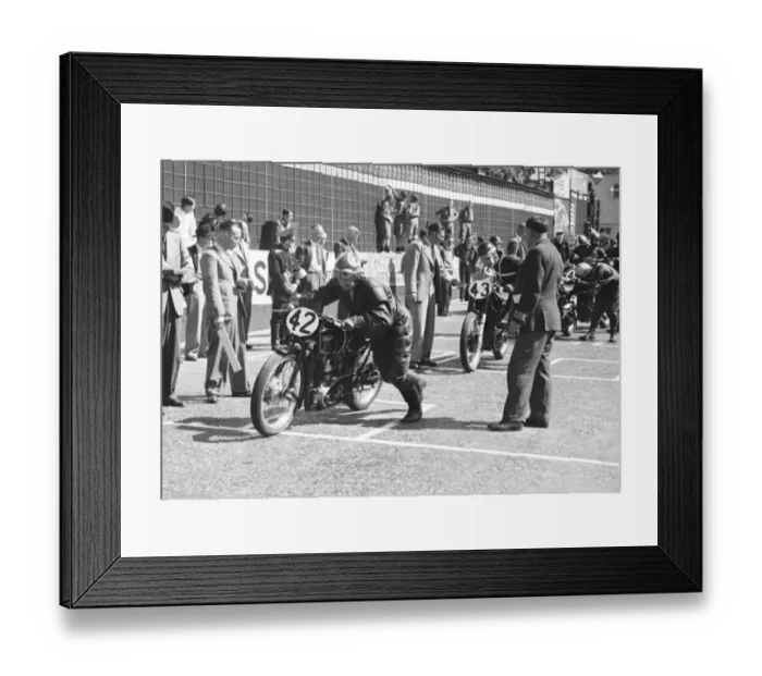 Framed Print : Dave Davis (Velocette) 1950 Junior TT Framed Print : Dave Davis (Velocette) 1950 Junior TT