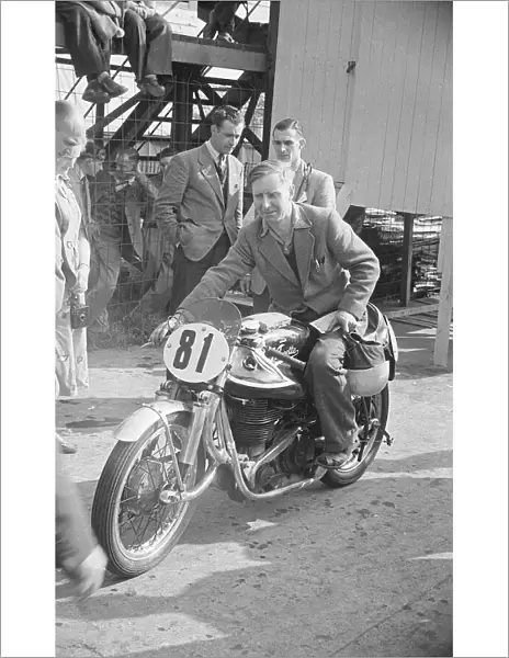 Frank Fry (Earles Velocette) 1951 Junior TT