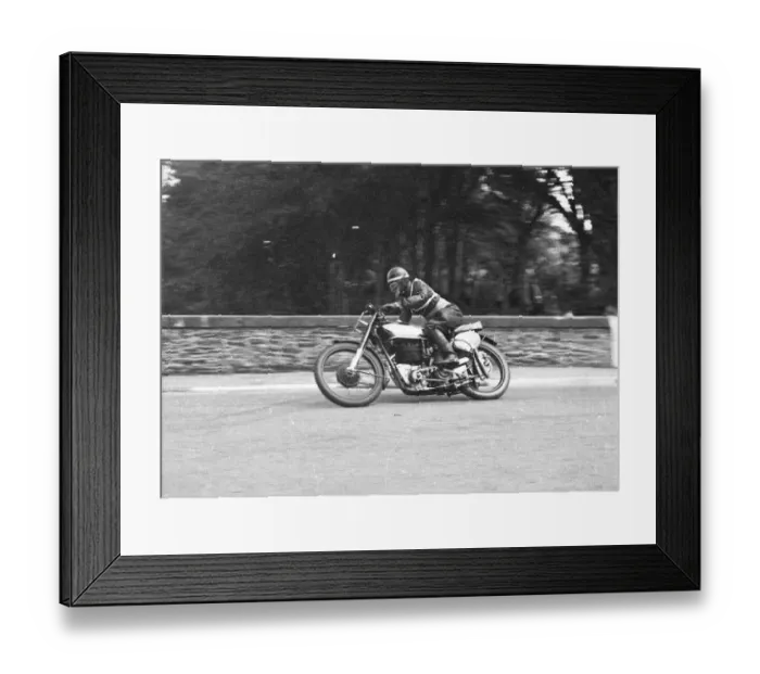 Framed Print : Dave Gregory (Norton) 1947 Senior TT Framed Print : Dave Gregory (Norton) 1947 Senior TT