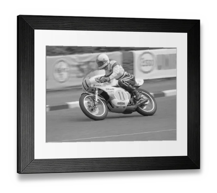 Framed Print : Billy Guthrie (Yamaha) 1977 Senior TT Framed Print : Billy Guthrie (Yamaha) 1977 Senior TT