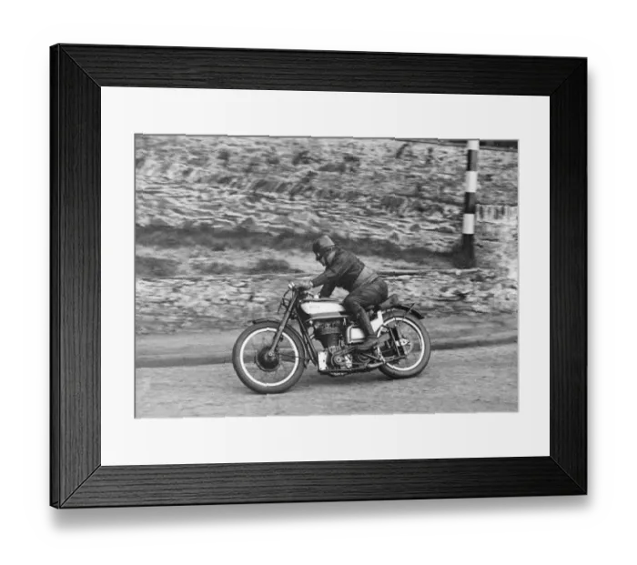 Framed Print : Harold Daniell (Norton) 1938 Senior TT practice Framed Print : Harold Daniell (Norton) 1938 Senior TT practice