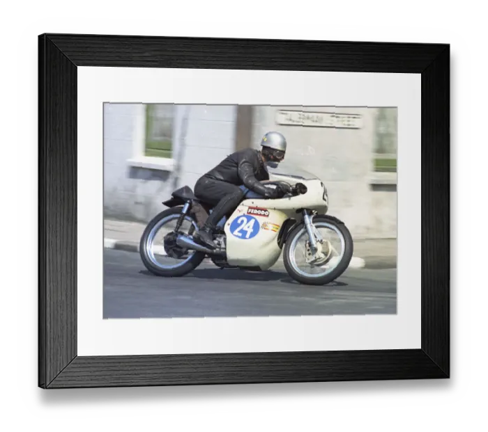 Framed Print : Peter Darvill (Norton) 1969 Junior TT Framed Print : Peter Darvill (Norton) 1969 Junior TT