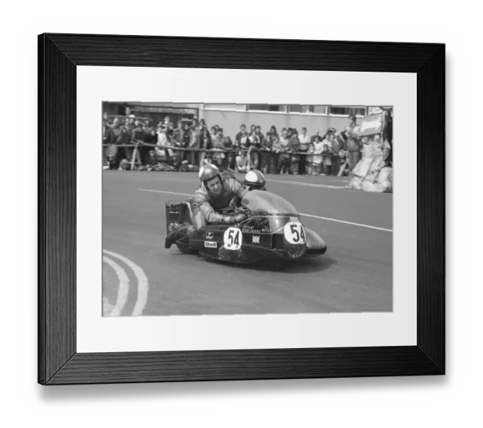 Framed Print : John Davies & Wiliam Williams (Rumble Crooks Suzuki) 1977 Sidecar TT Framed Print : John Davies & Wiliam Williams (Rumble Crooks Suzuki) 1977 Sidecar TT
