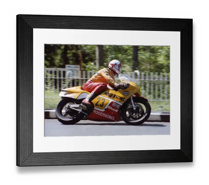 Framed Print : Dave Dean (Suzuki) 1982 Senior TT Framed Print : Dave Dean (Suzuki) 1982 Senior TT